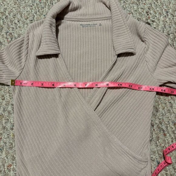 Abercrombie & Fitch Crop Top Sweater V Neck Ribbed Long Sleeve Brown Tan Small - Picture 5 of 6